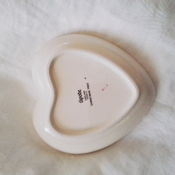 Spode Christmas Tree Heart Shaped 4” Trinket Dish - Picture 2 of 2